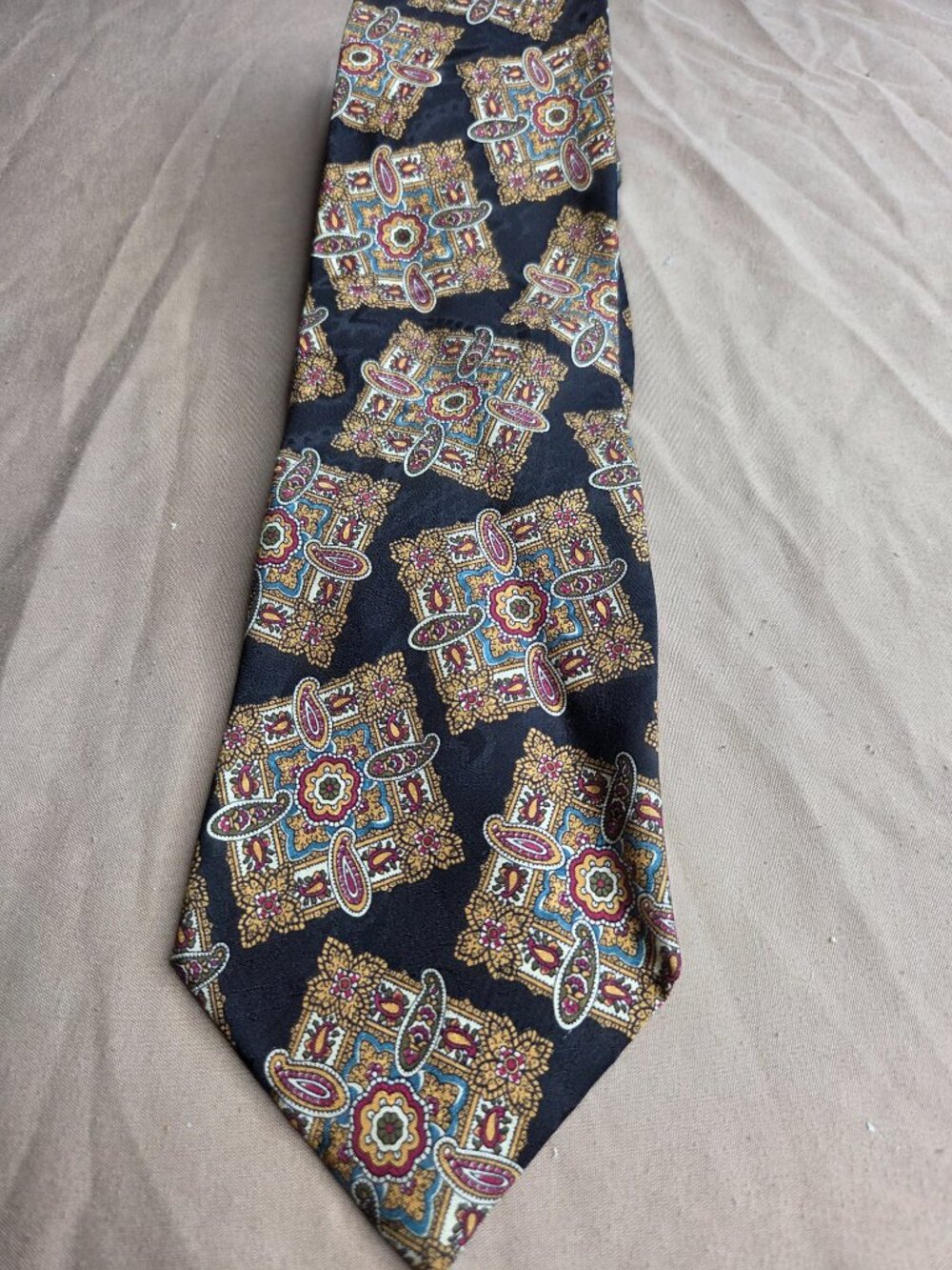 RARE Vintage Burberry London 100% Silk Black Paisley Medallion Neck Tie - Picture 2 of 7